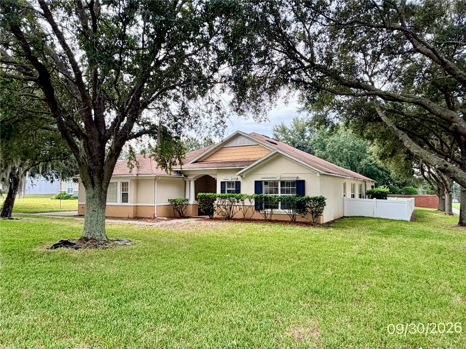 2225 REEFVIEW LOOP