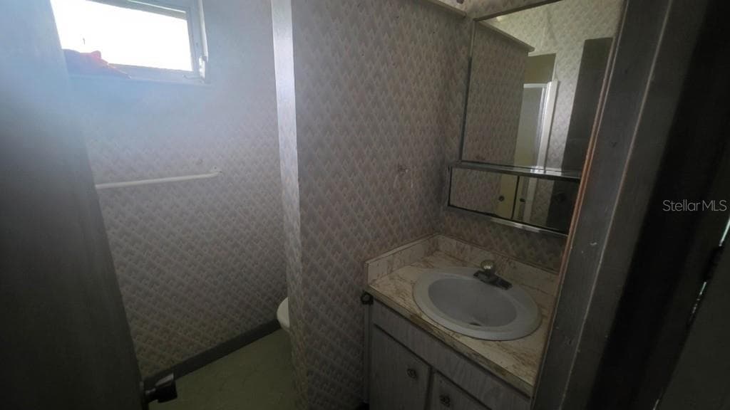 Bathroom by garage - 920 LAKE COVE TRL, LAKELAND