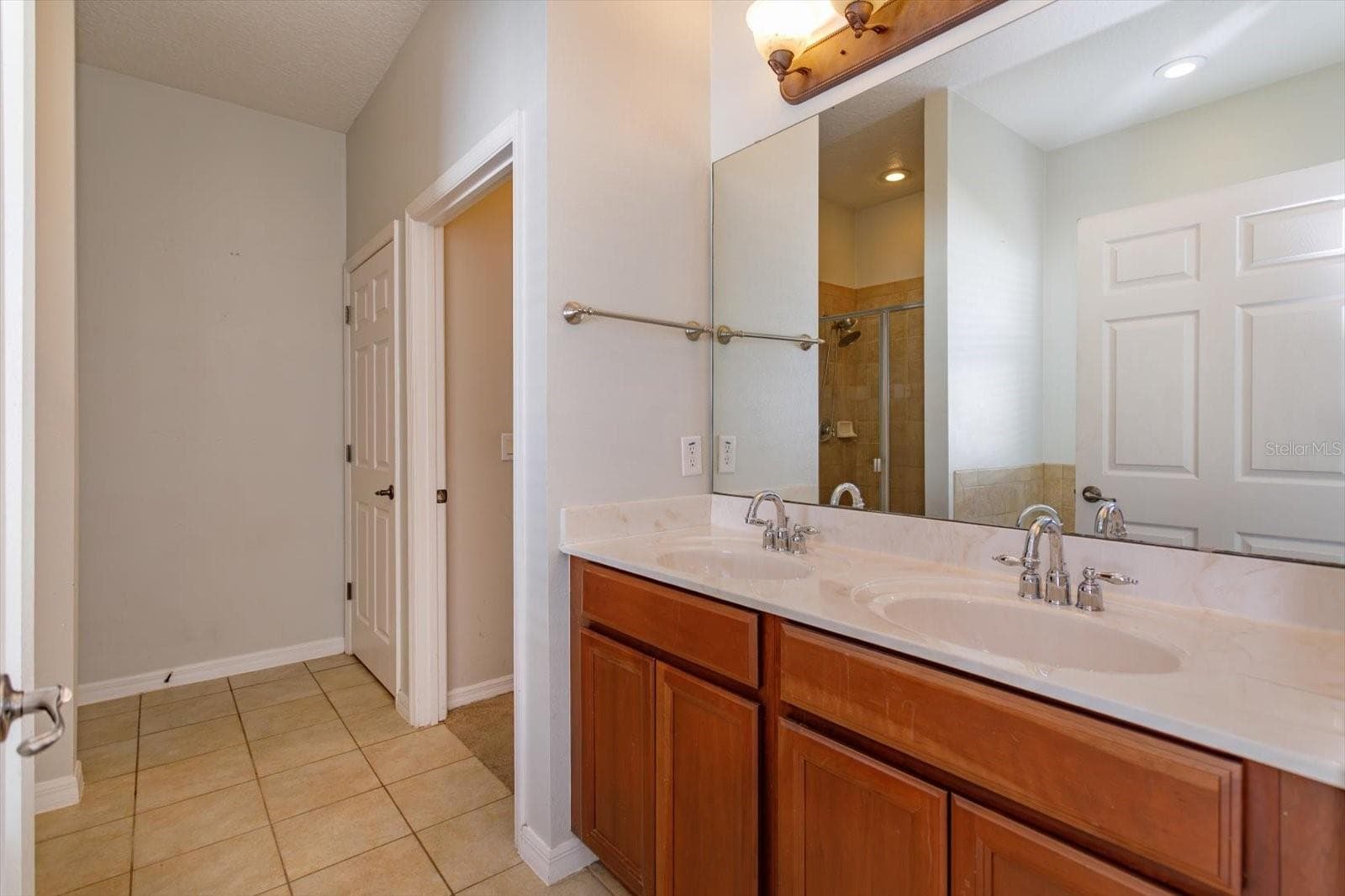 First floor primary bath - 7242 MYSTIC BROOK WAY, DAVENPORT
