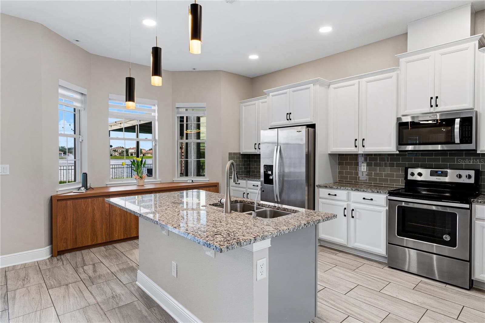 Single Family Residence at 10431 SIDDINGTON DR, ORLANDO, photo 3 of 29