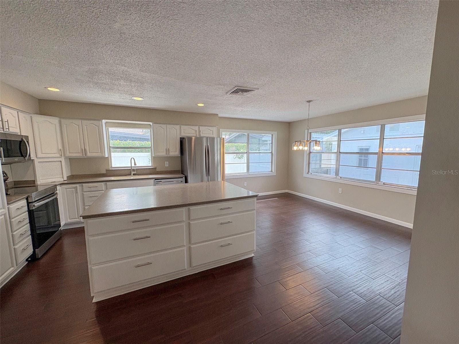 Single Family Residence at 6437 JENNY DR, LAKE WALES, photo 9 of 28