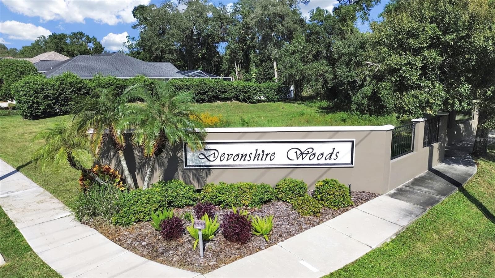 Small Street ends at the Cul de Sac - 14915 DEVONSHIRE WOODS PL, TAMPA