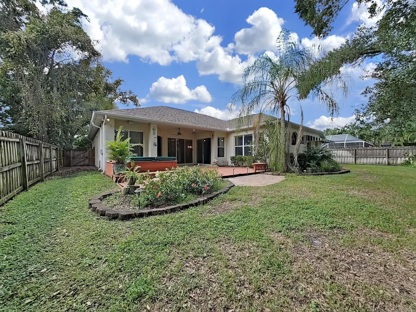 Large Yard ~ Back Gate opens to Rest of Side Yard - 14915 DEVONSHIRE WOODS PL, TAMPA