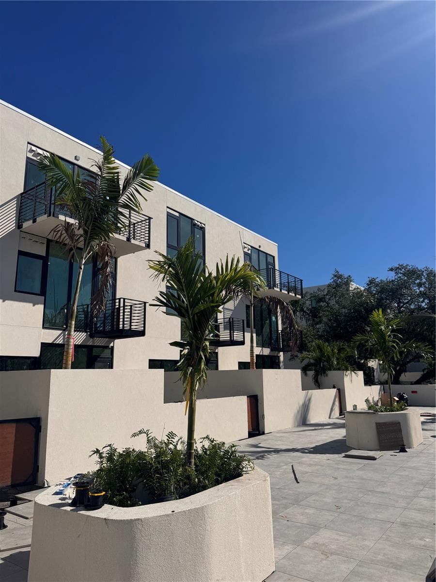 Condominium at 2170 ROBINHOOD ST #C1-205, SARASOTA, photo 4 of 19