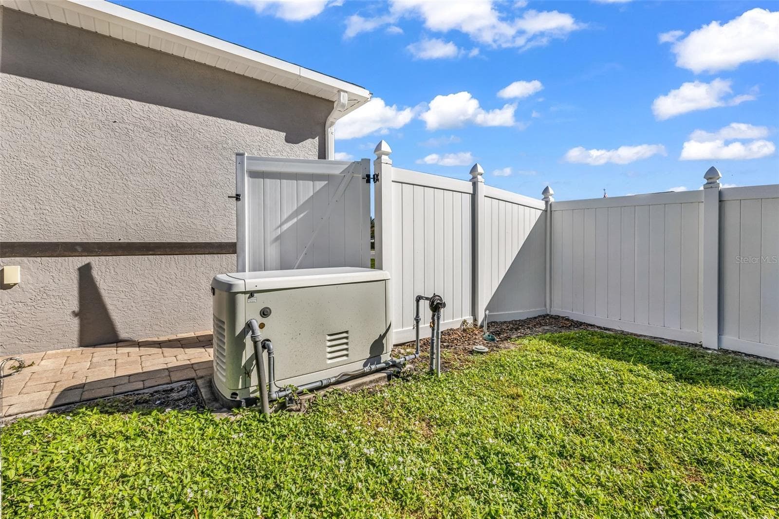 almost brand new whole house Gnerator generation system with undergound Propane tank is privately owned - 1007 BROADVIEW ST, PORT CHARLOTTE
