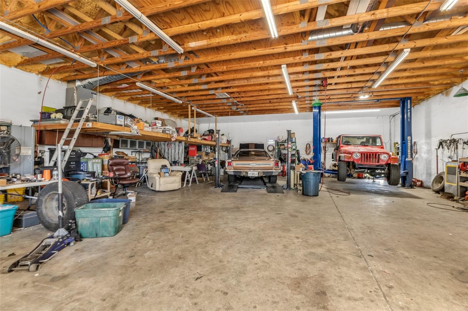 Both lifts included - 1007 BROADVIEW ST, PORT CHARLOTTE