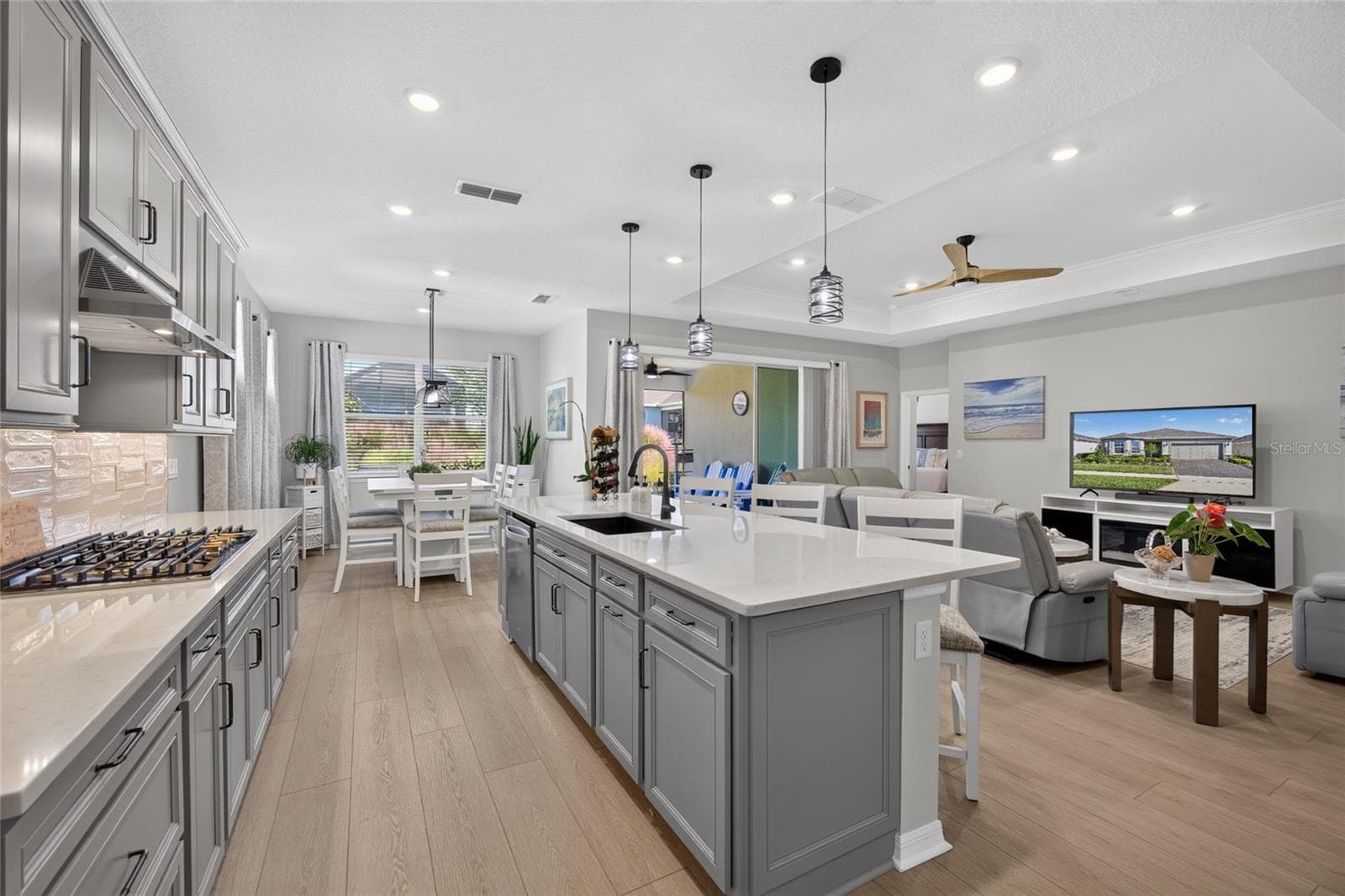 Designer Backsplash and Stainless Steel Appliances - 2605 DEL WEBB DR, MINNEOLA