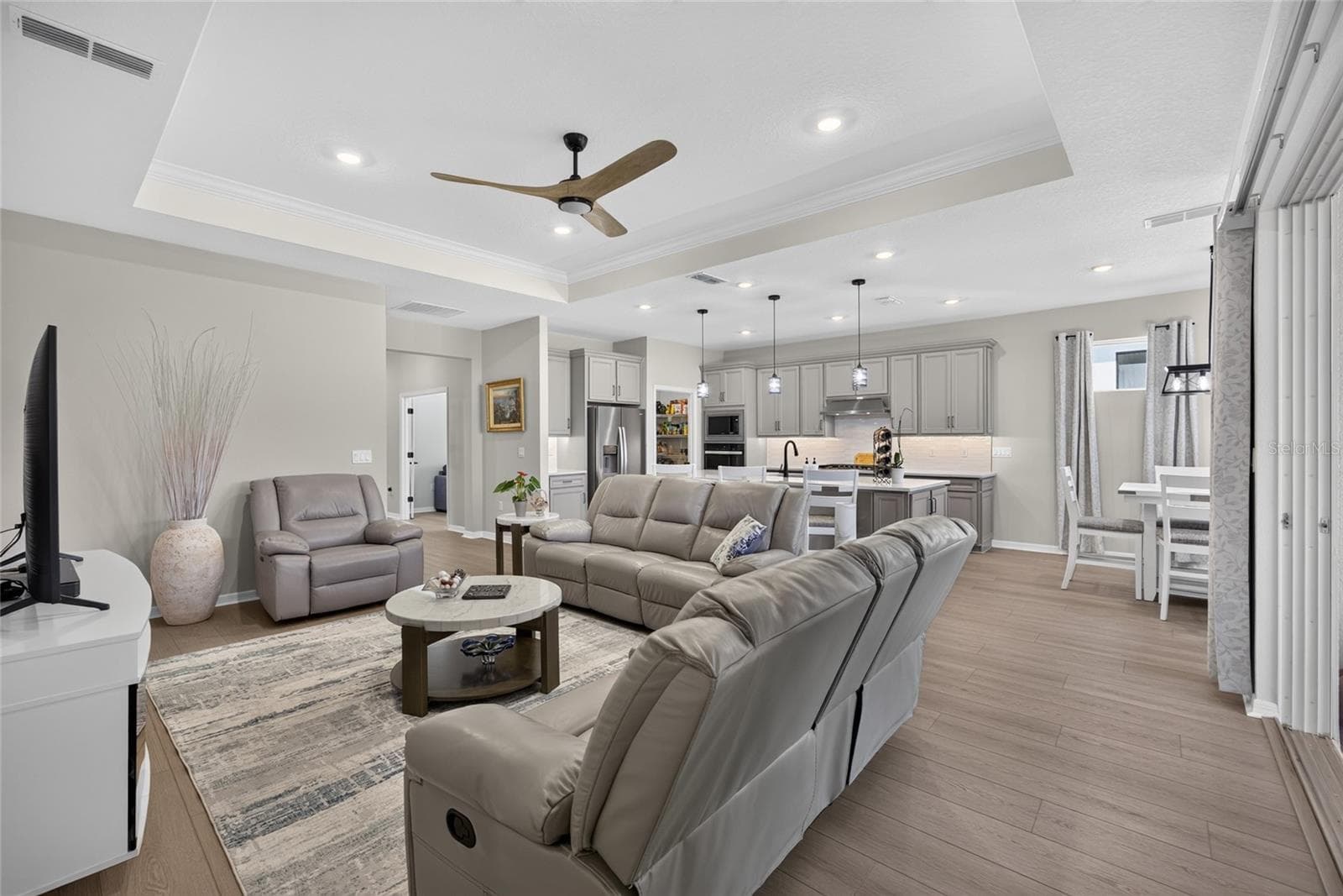 Tray Ceiling in Family Room - 2605 DEL WEBB DR, MINNEOLA