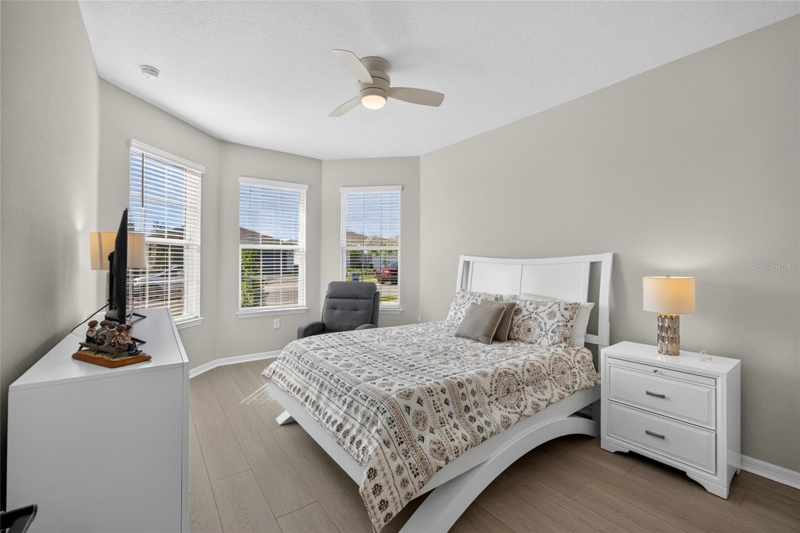 2nd Primary Bedroom with Custom Bump-Out Window - 2605 DEL WEBB DR, MINNEOLA