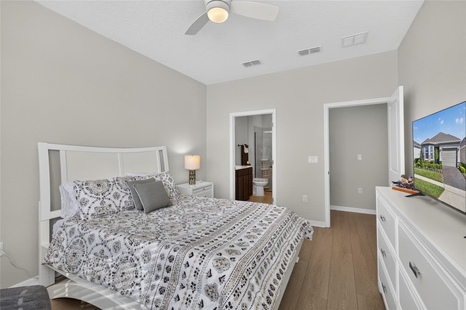 2nd Primary Bedroom with En Suite Bath - 2605 DEL WEBB DR, MINNEOLA