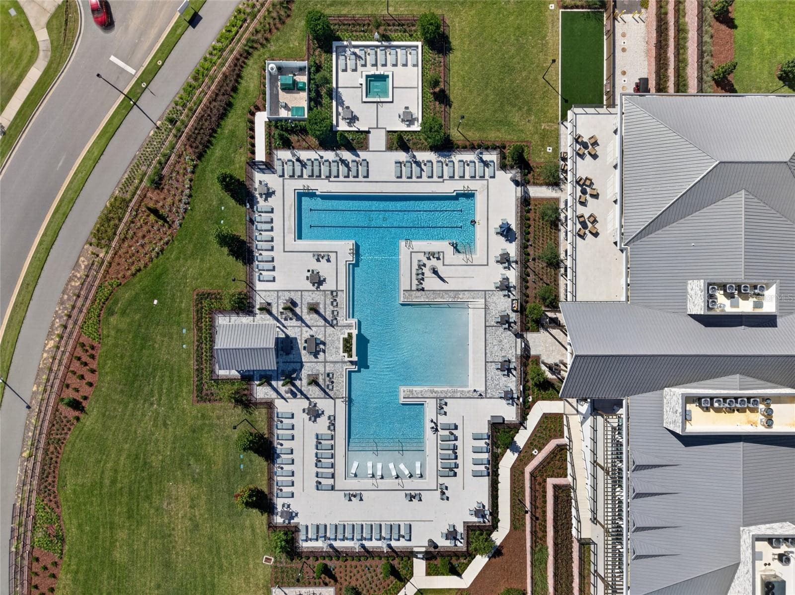Gorgeous Community Pool ... Zero Entry - Spa - Water Lounges - Lap Pool - 2605 DEL WEBB DR, MINNEOLA