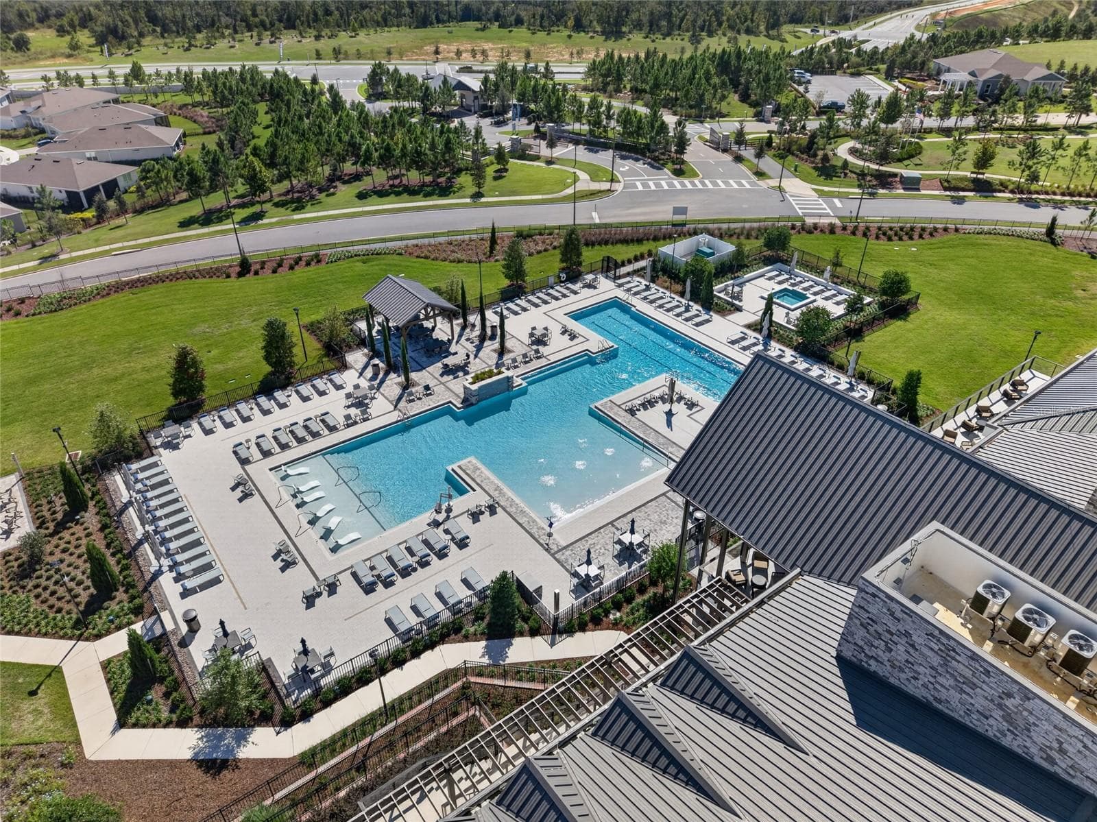 Gorgeous Community Pool ... Zero Entry - Spa - Water Lounges - Lap Pool - 2605 DEL WEBB DR, MINNEOLA