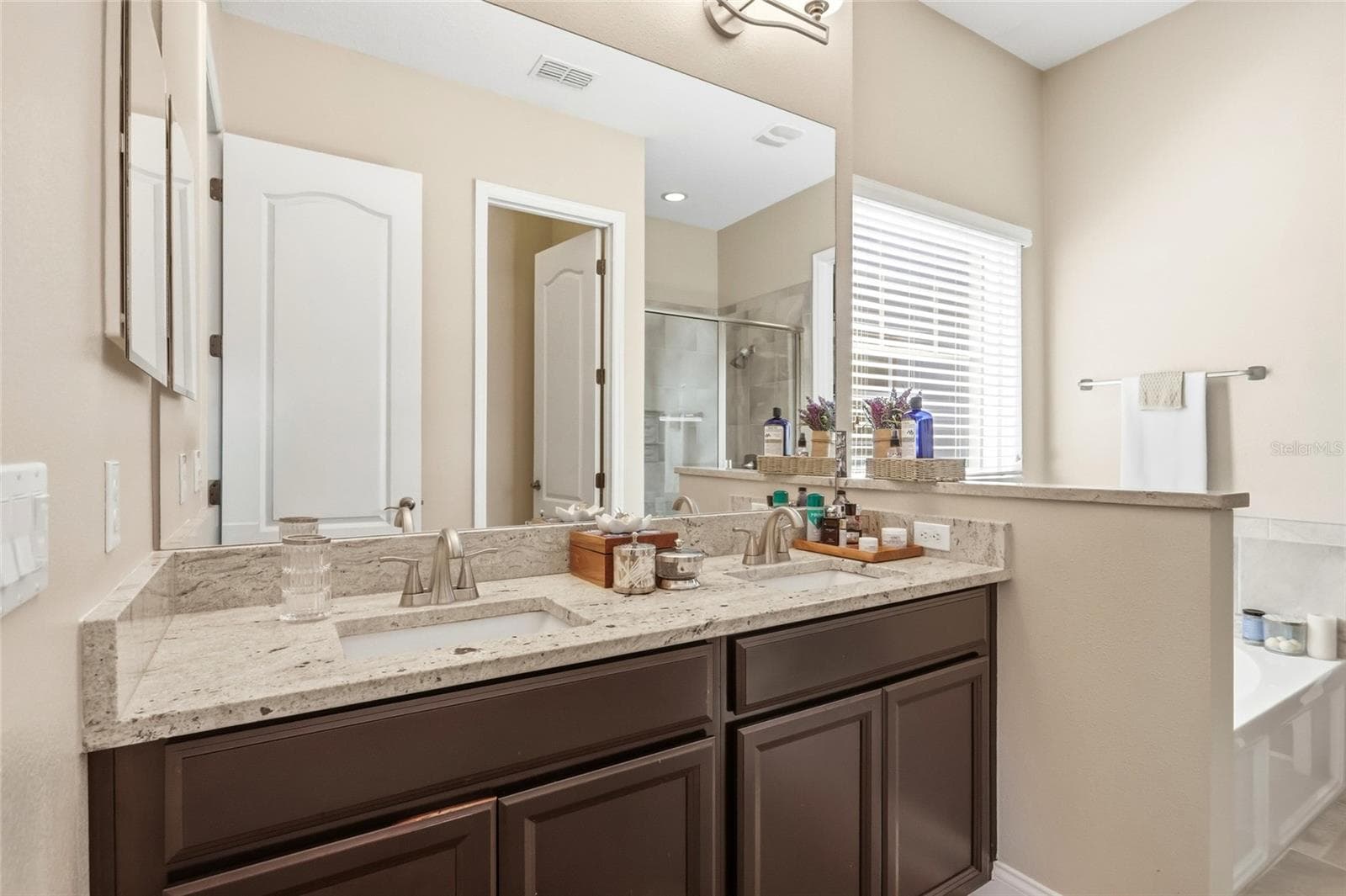 Single Family Residence at 8363 LAUREATE BLVD, ORLANDO, photo 22 of 63