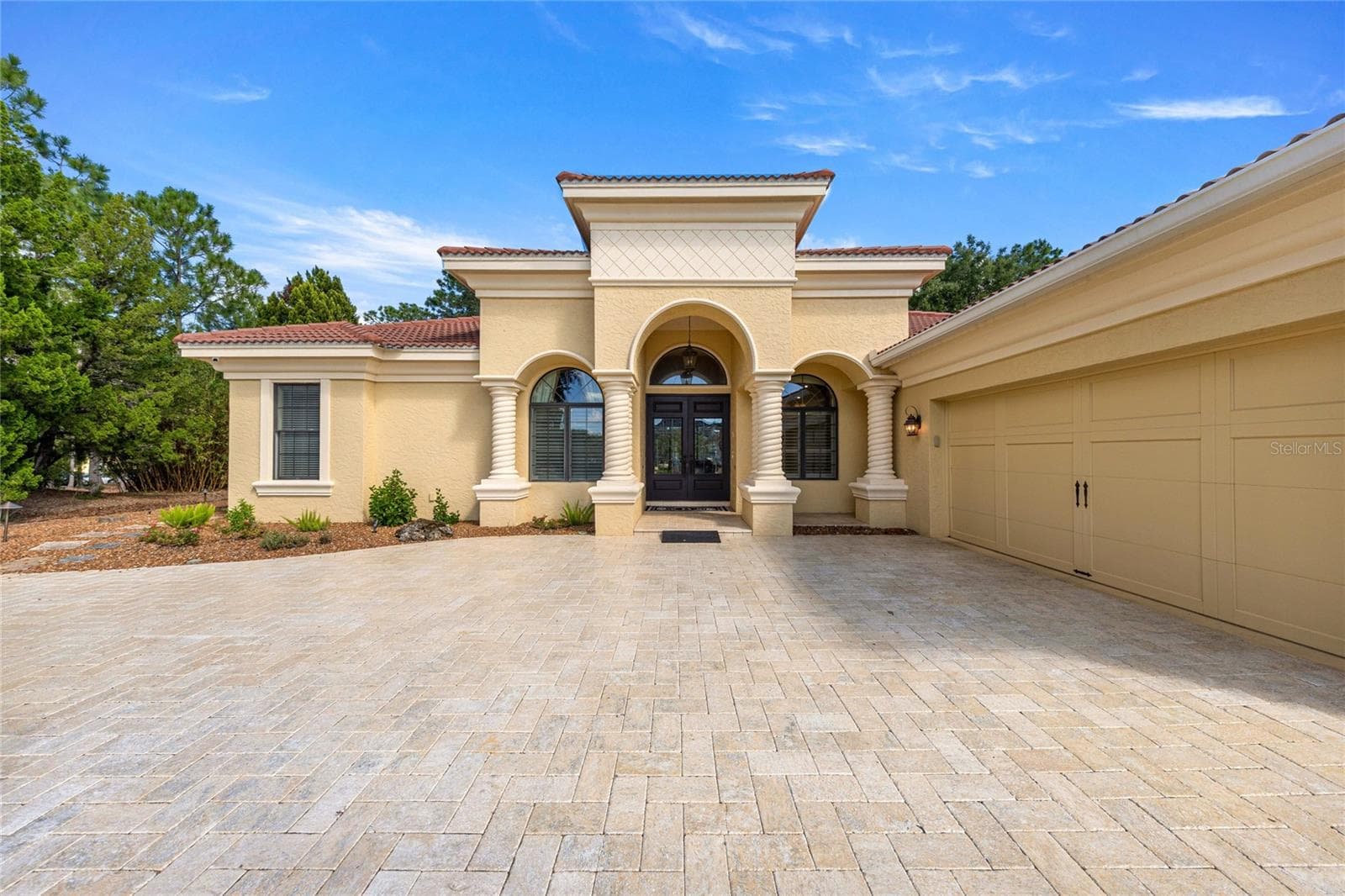 Front view with two car garage - 6501 SW 179TH AVENUE RD, DUNNELLON