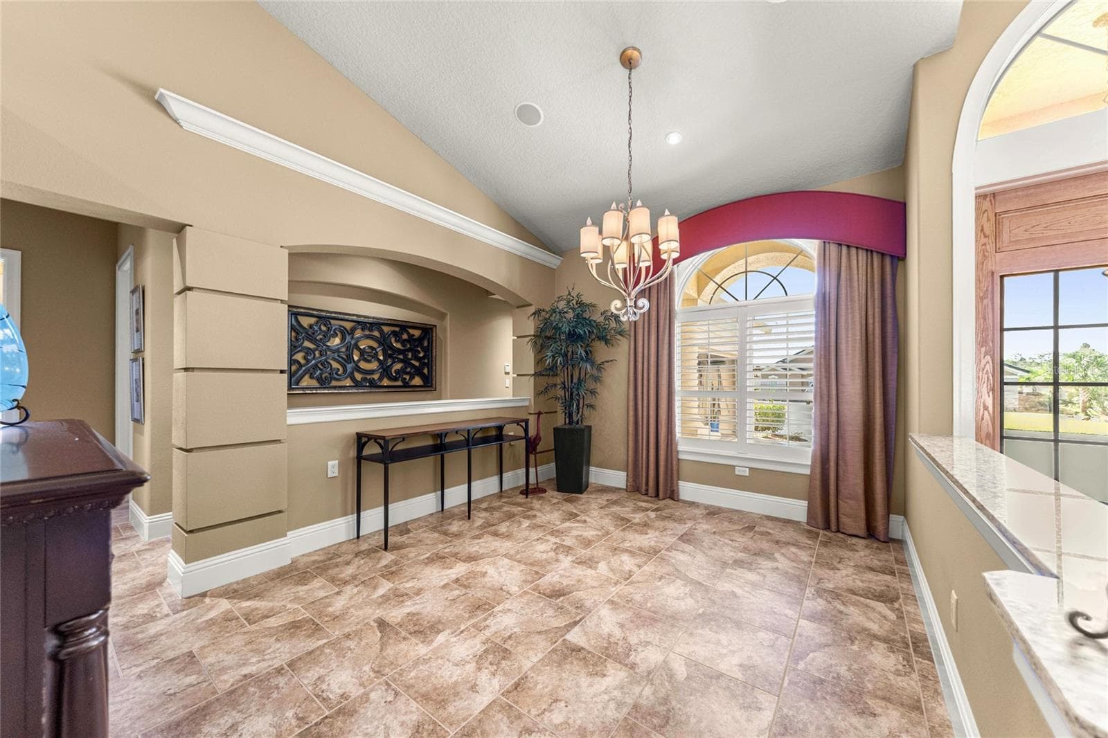Spacious elaegant dining room. - 6501 SW 179TH AVENUE RD, DUNNELLON