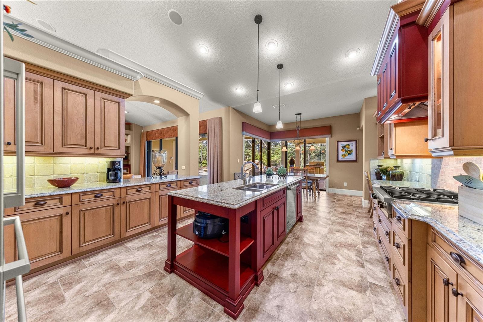 Beautiful granite countertops, and custom cabinetry - 6501 SW 179TH AVENUE RD, DUNNELLON