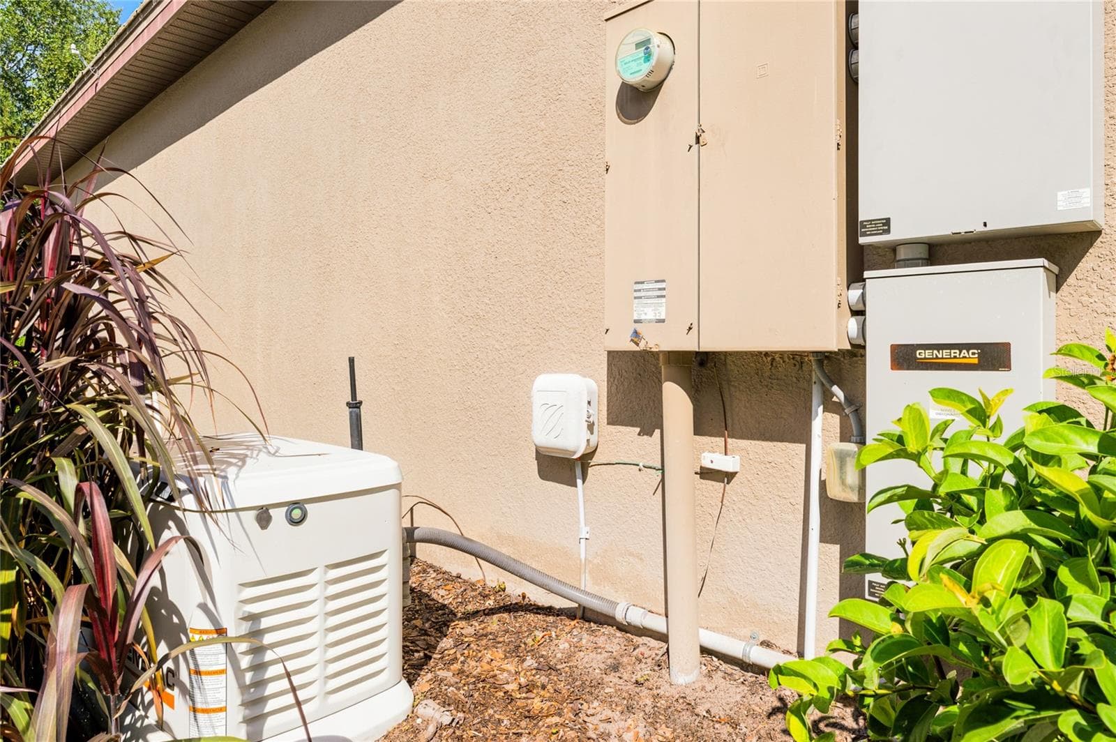 Generac Whole Home Generator - NEW BATTERY! - 3021 PALERMO CT, MOUNT DORA