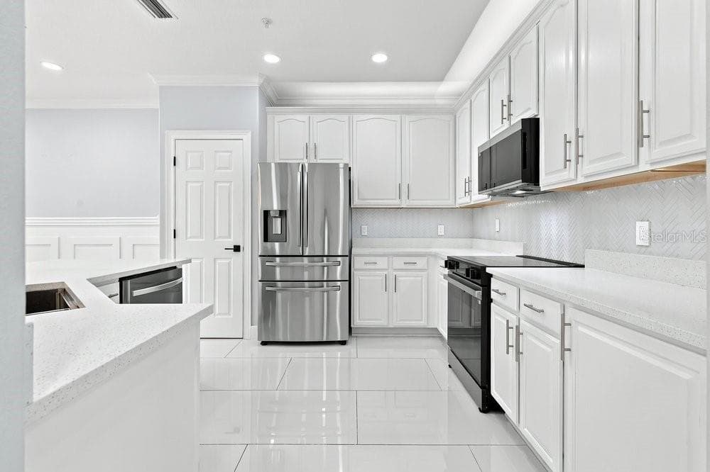 Stainless appliances - 7149 REGINA WAY, ORLANDO