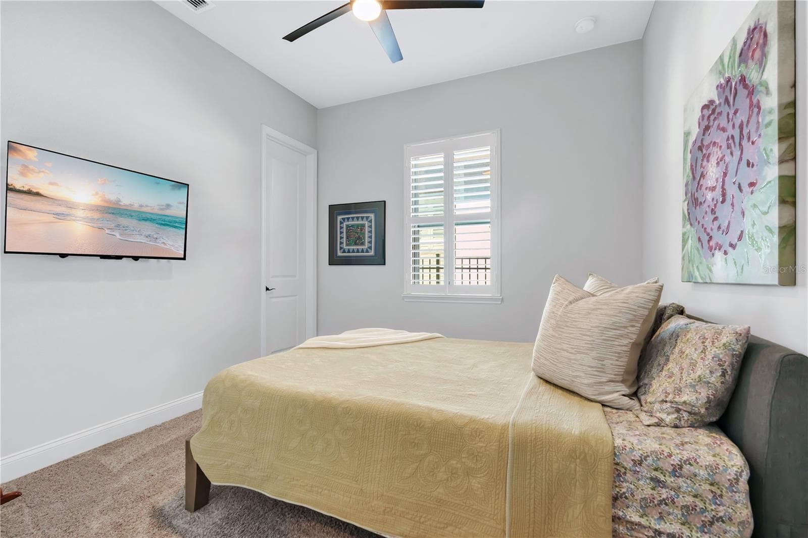 Secondary bedroom with ceiling fan, carpet, and natural light. - 8336 CANETTI ST, ORLANDO
