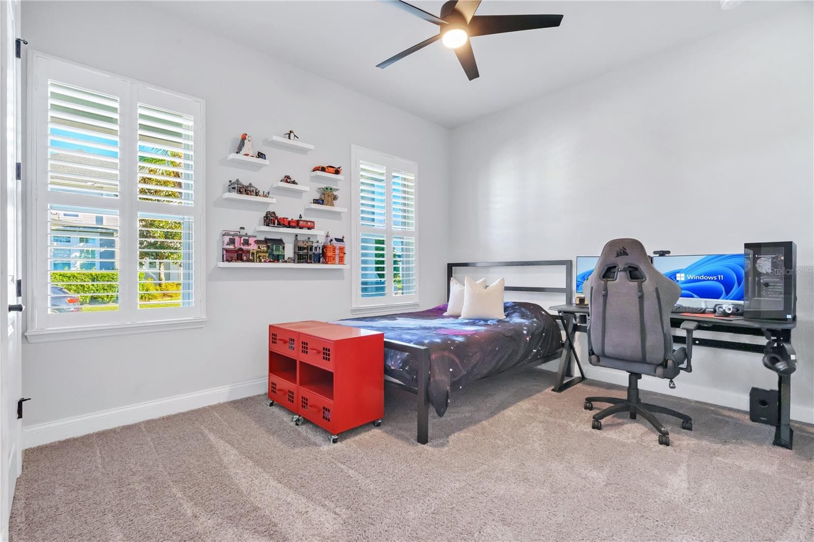 Secondary bedroom with room for a desk, ceiling fan, and plenty of natural light. - 8336 CANETTI ST, ORLANDO