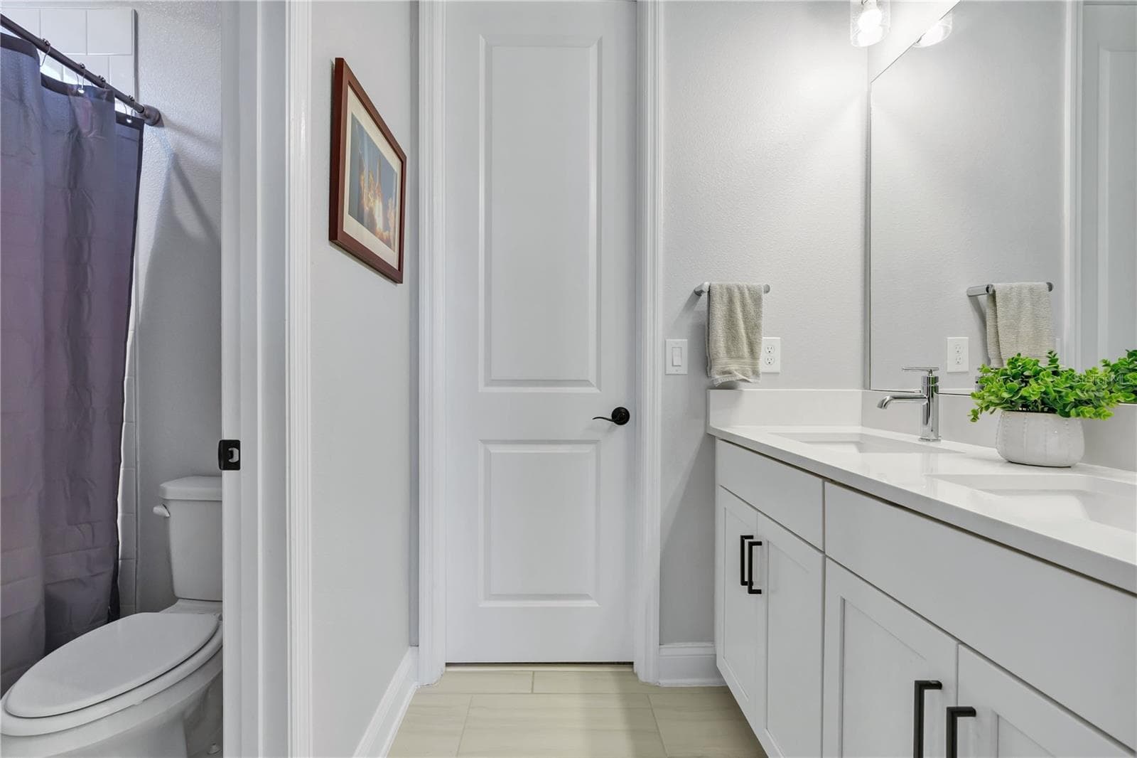 Full bath with shower and tub combination and quartz vanity. - 8336 CANETTI ST, ORLANDO