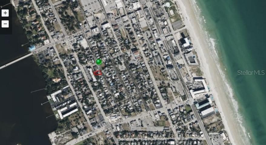 Single Family Residence at 110 S HOLLYWOOD AVE, DAYTONA BEACH, photo 2 of 28