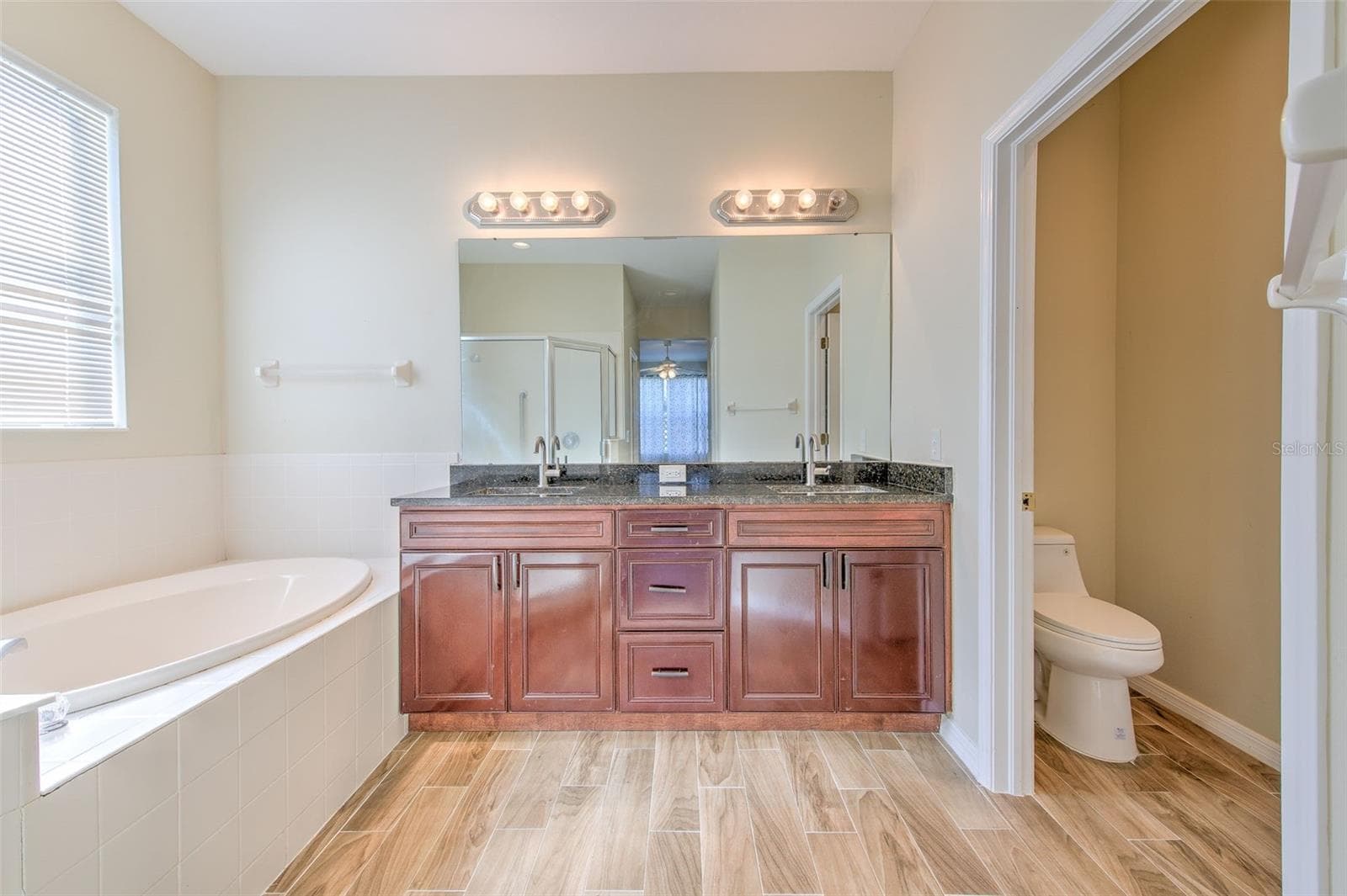 Single Family Residence at 8804 SANDY PLAINS DR, RIVERVIEW, photo 35 of 45