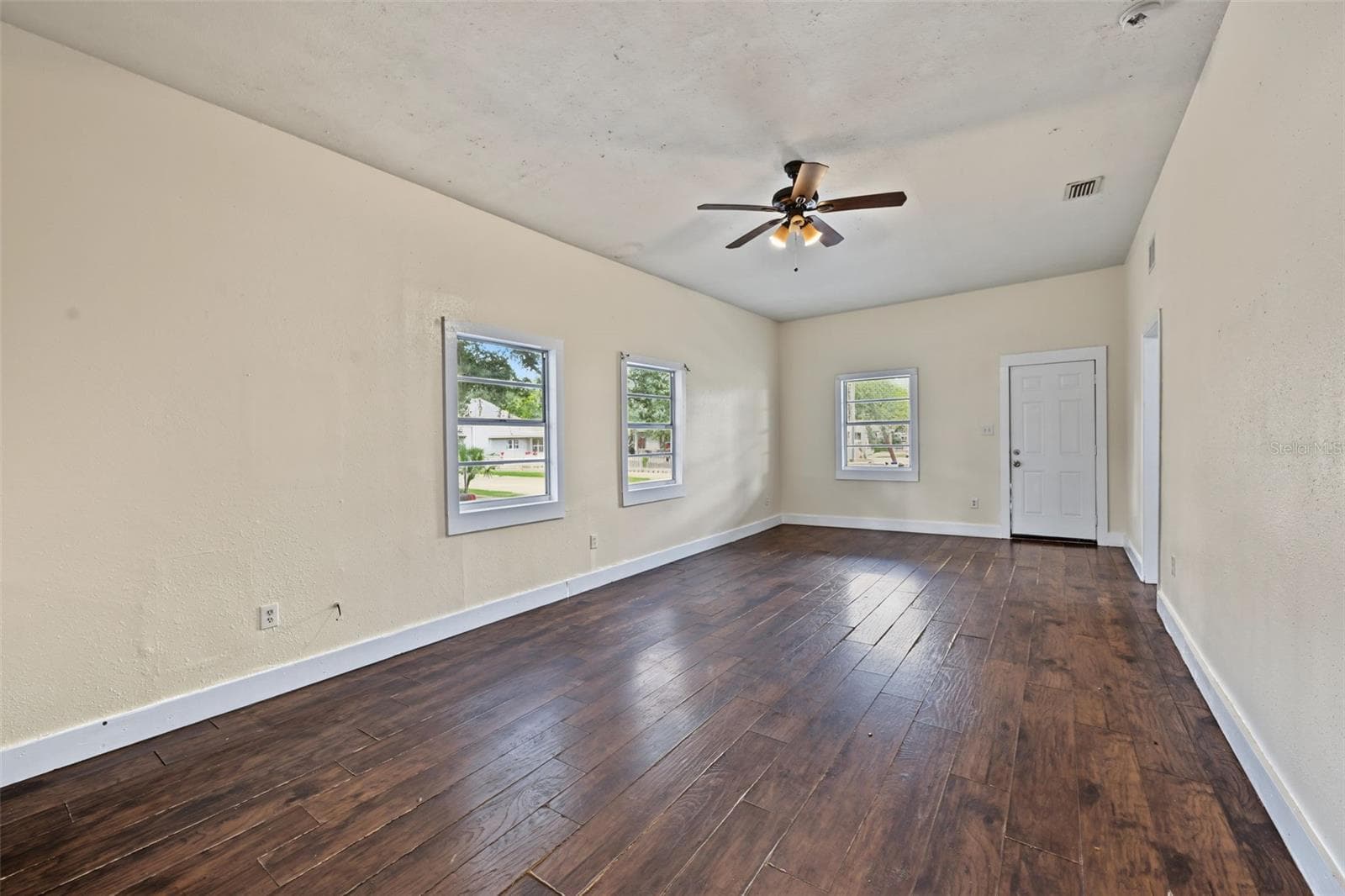 Single Family Residence at 1301 E 18TH AVE, TAMPA, photo 3 of 28