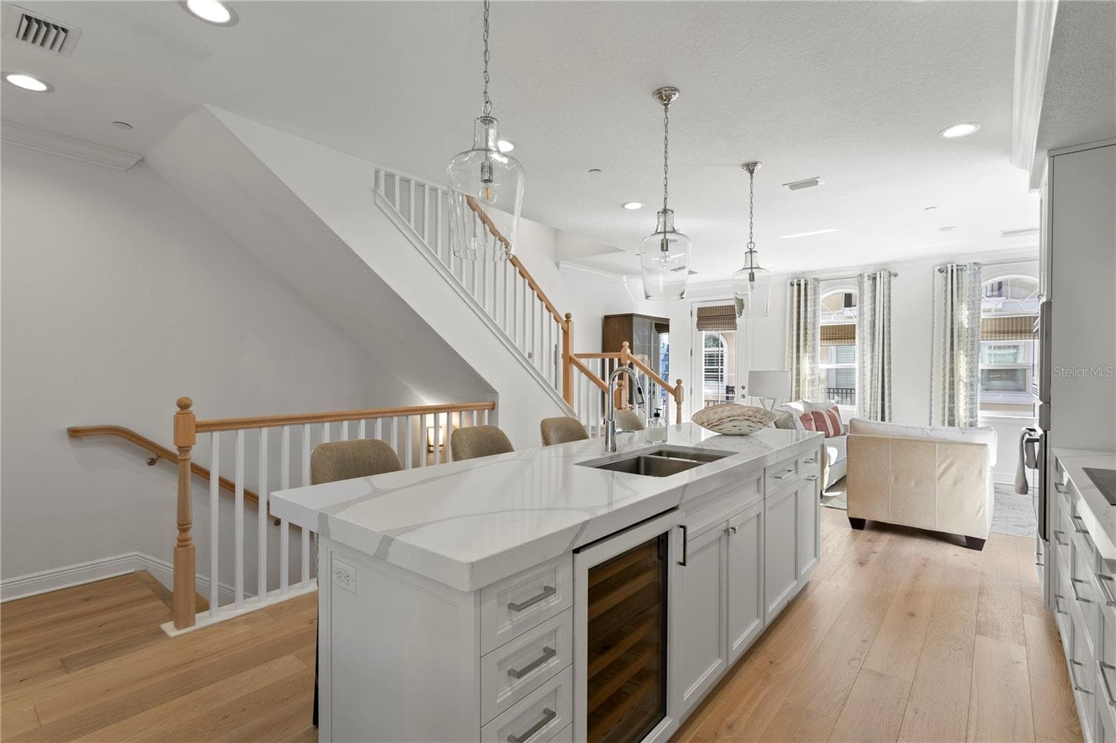 Townhouse at 400 REGENT LN N, ST PETERSBURG, photo 6 of 40