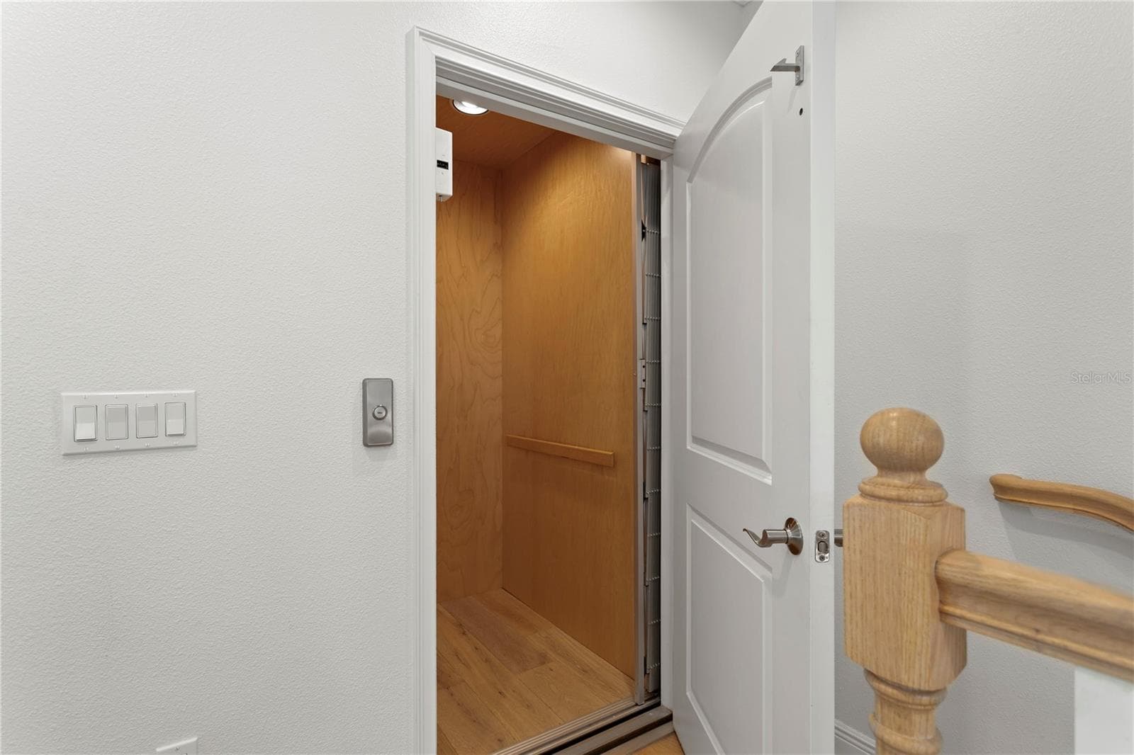 Townhouse at 400 REGENT LN N, ST PETERSBURG, photo 16 of 40