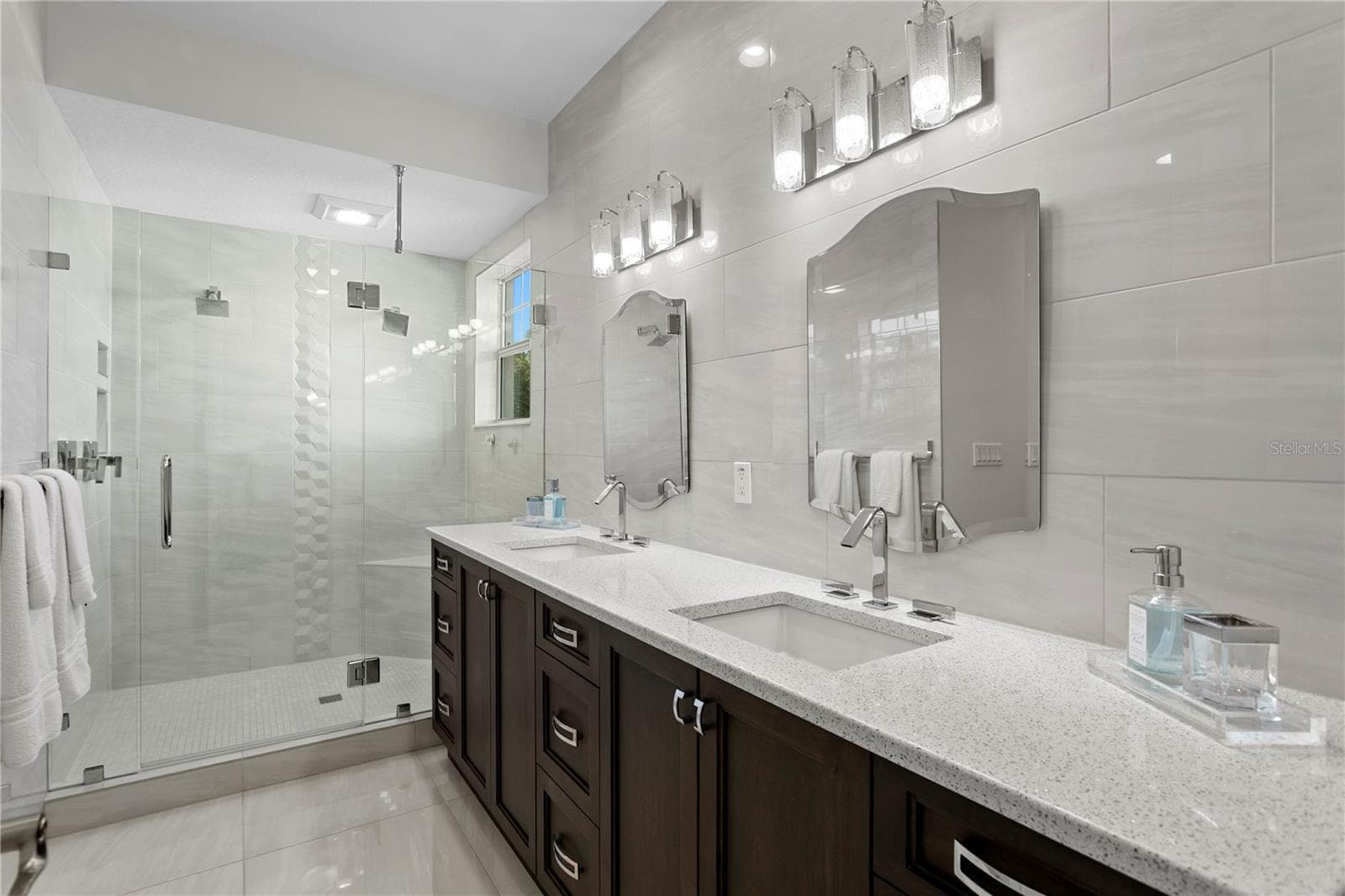 Townhouse at 400 REGENT LN N, ST PETERSBURG, photo 23 of 40