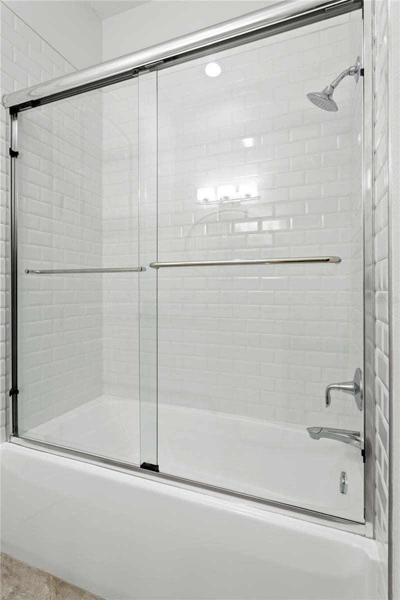 Townhouse at 400 REGENT LN N, ST PETERSBURG, photo 32 of 40