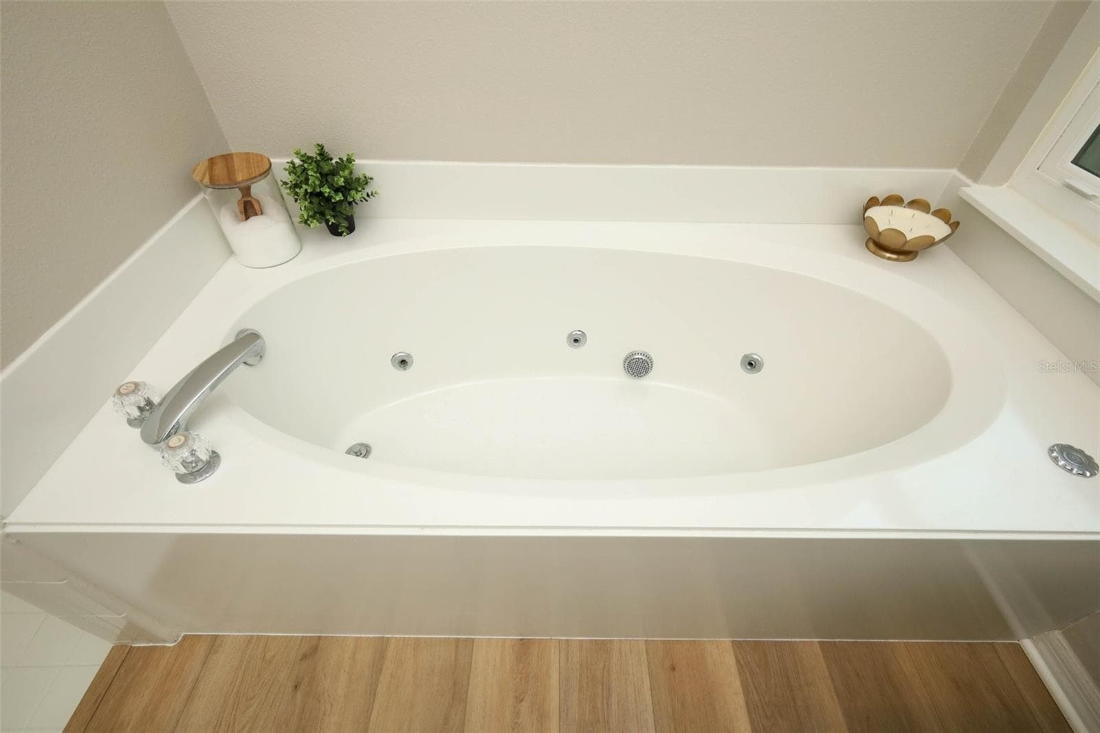 Primary Bathroom Jetted Tub - 3581 FOXCROFT CIR, OVIEDO