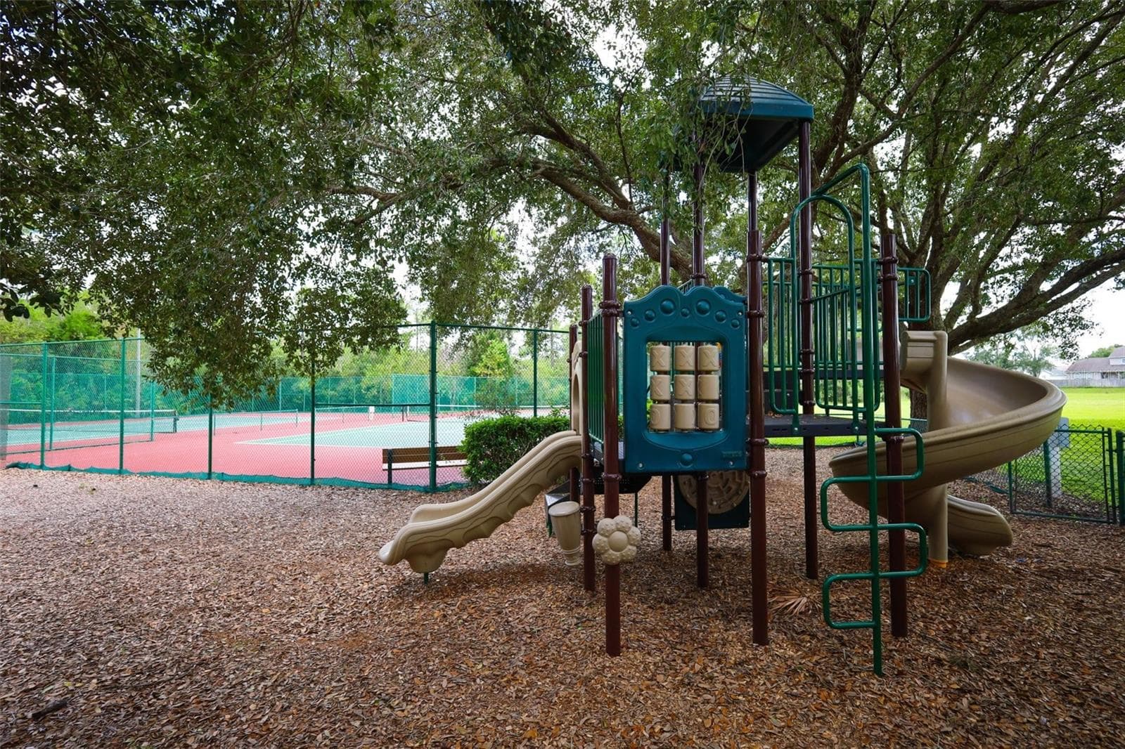 Community Tennis Court & Playground - 3581 FOXCROFT CIR, OVIEDO
