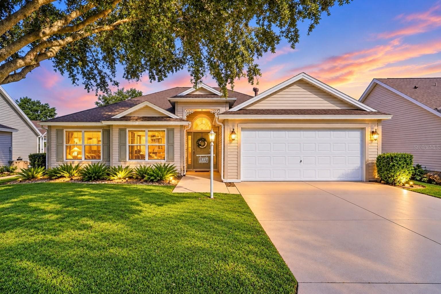 1897 CARYLE LN