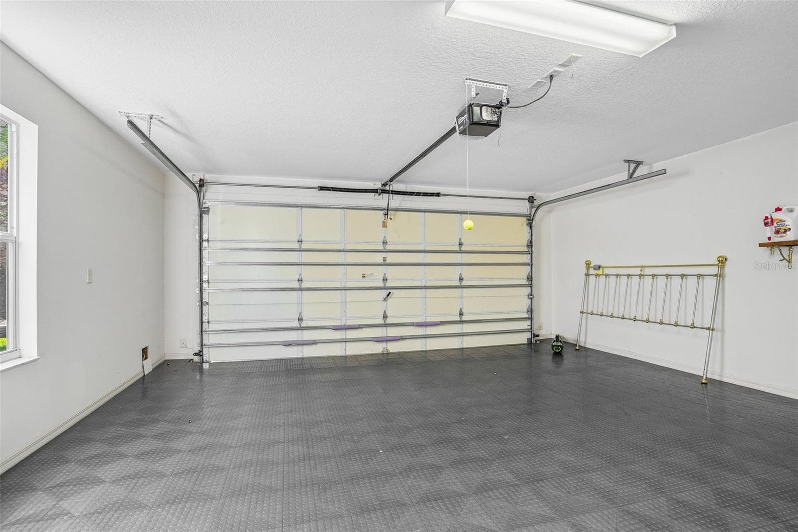 Garage - 1897 CARYLE LN, THE VILLAGES