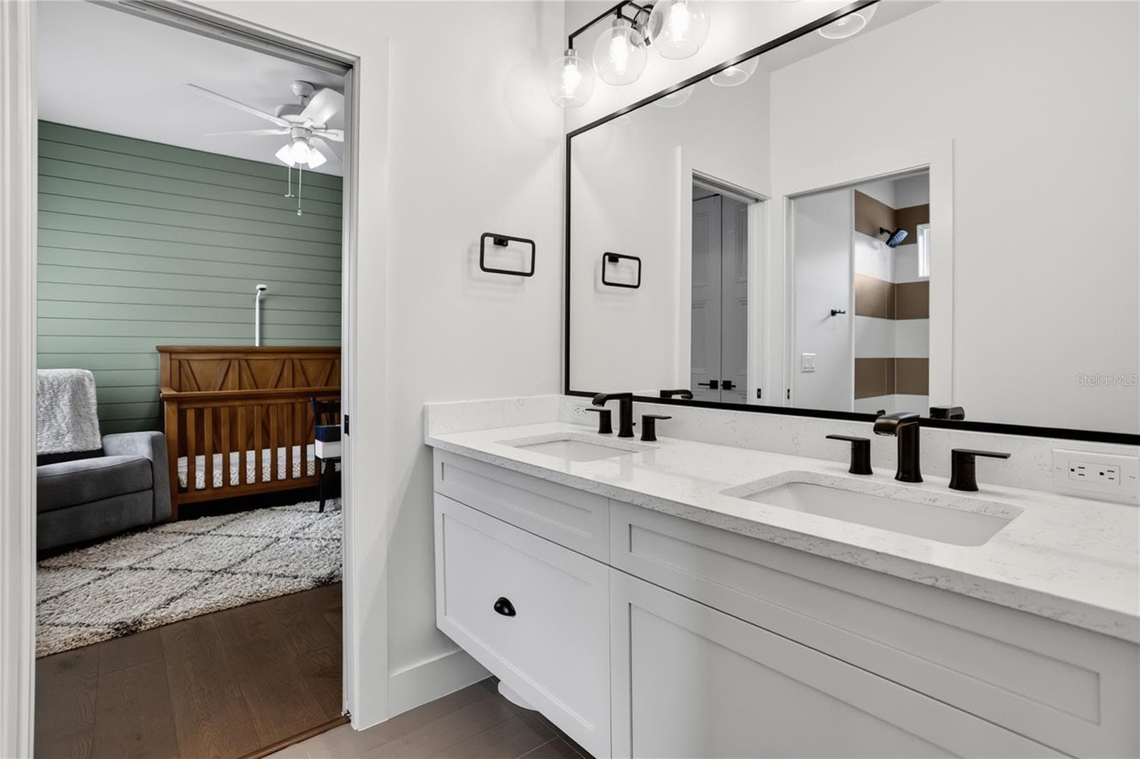 Jack and Jill Bathroom - 728 GARDEN WEST TER, WINTER GARDEN