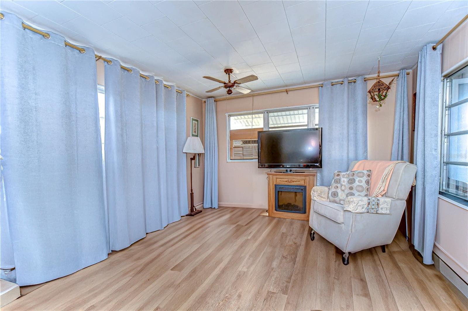 Mobile Home at 6046 HARRIET ST, ZEPHYRHILLS, photo 4 of 31