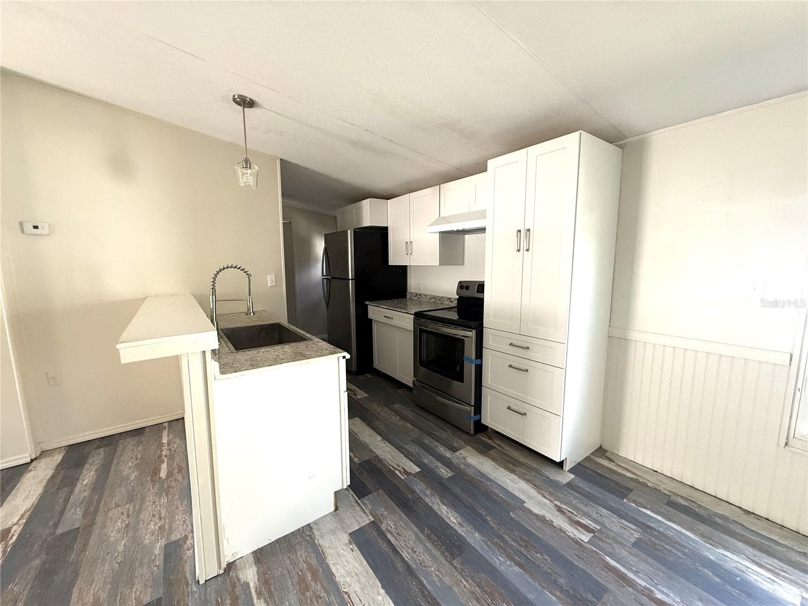 Kitchen - 5111 HILL DR, ZEPHYRHILLS