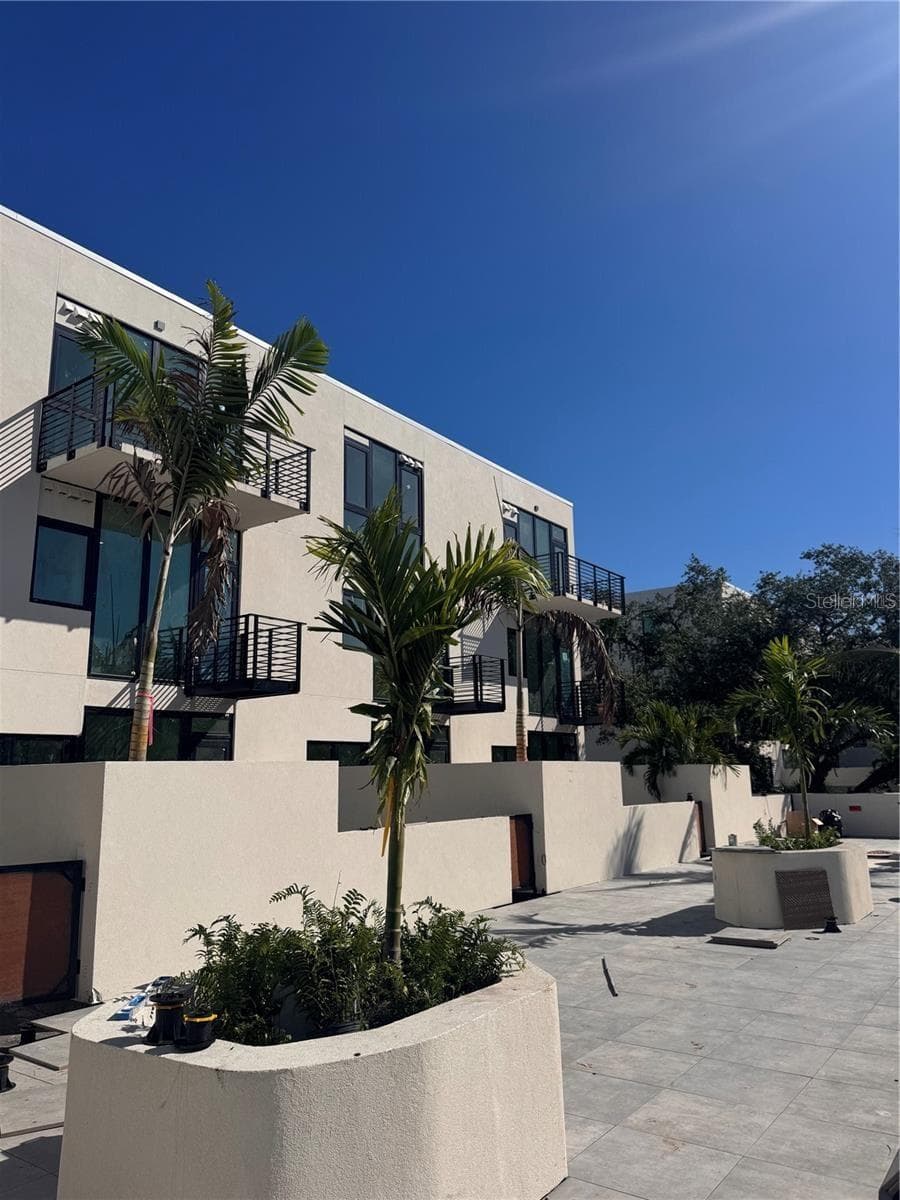 Condominium at 2170 ROBINHOOD ST #A1-302, SARASOTA, photo 4 of 19