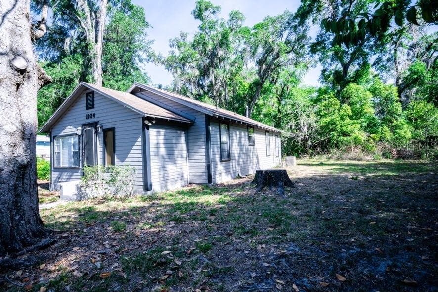 Yard View - 1424 NE 1ST AVE, GAINESVILLE