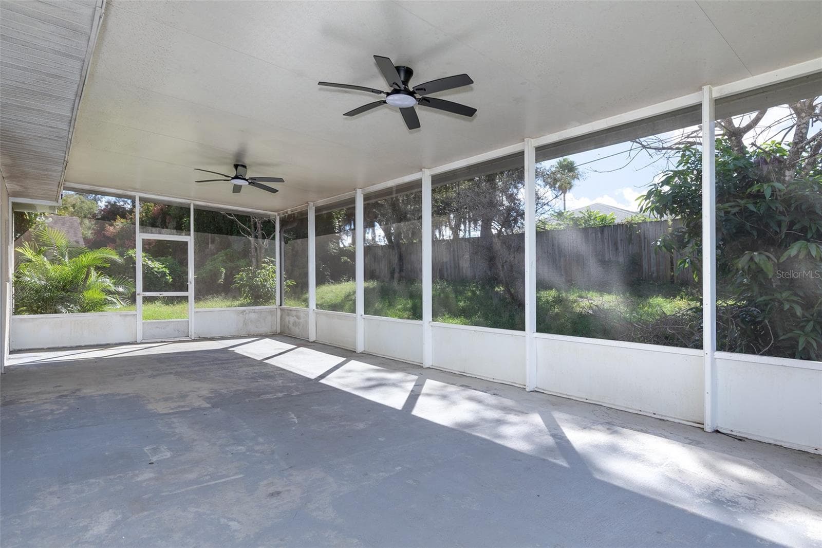 SCREENED LANAI - 2457 ELKCAM BLVD, DELTONA