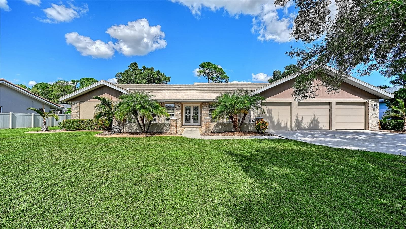 Single Family Residence at 7913 BROADMOOR PINES BLVD, SARASOTA, photo 2 of 95