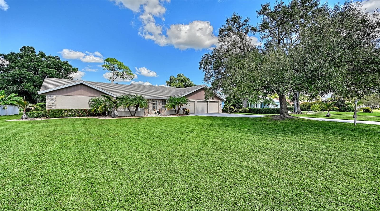 Single Family Residence at 7913 BROADMOOR PINES BLVD, SARASOTA, photo 8 of 95