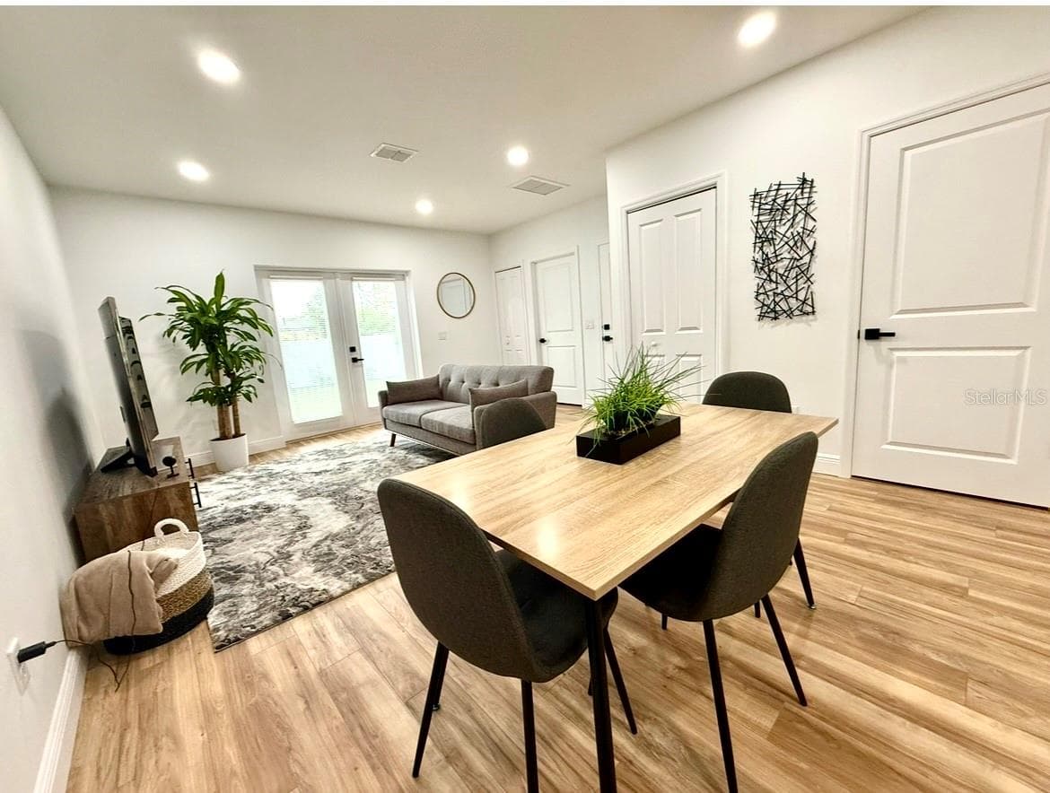 Townhouse at 8110 N GREENWOOD AVE, TAMPA, photo 4 of 16