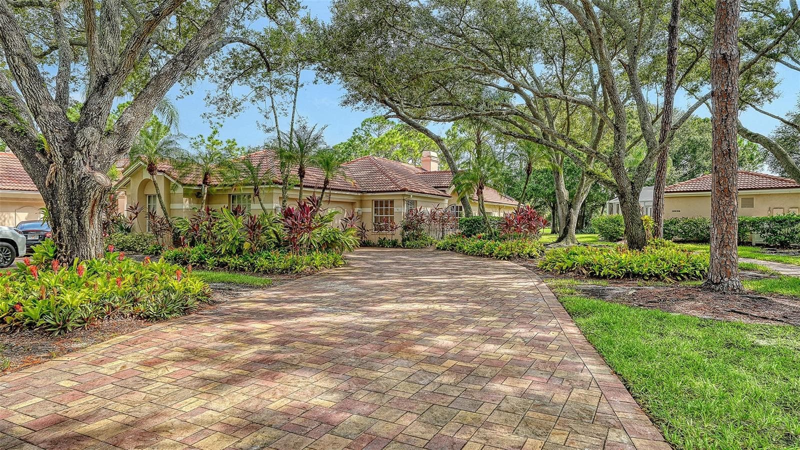 Single Family Residence at 3944 LYNDHURST CT, SARASOTA, photo 2 of 41