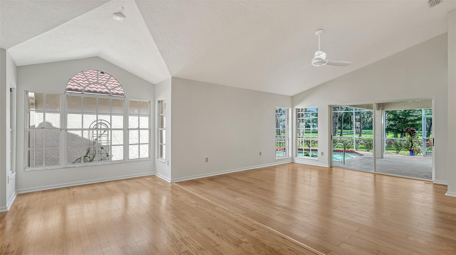 Single Family Residence at 3944 LYNDHURST CT, SARASOTA, photo 3 of 41