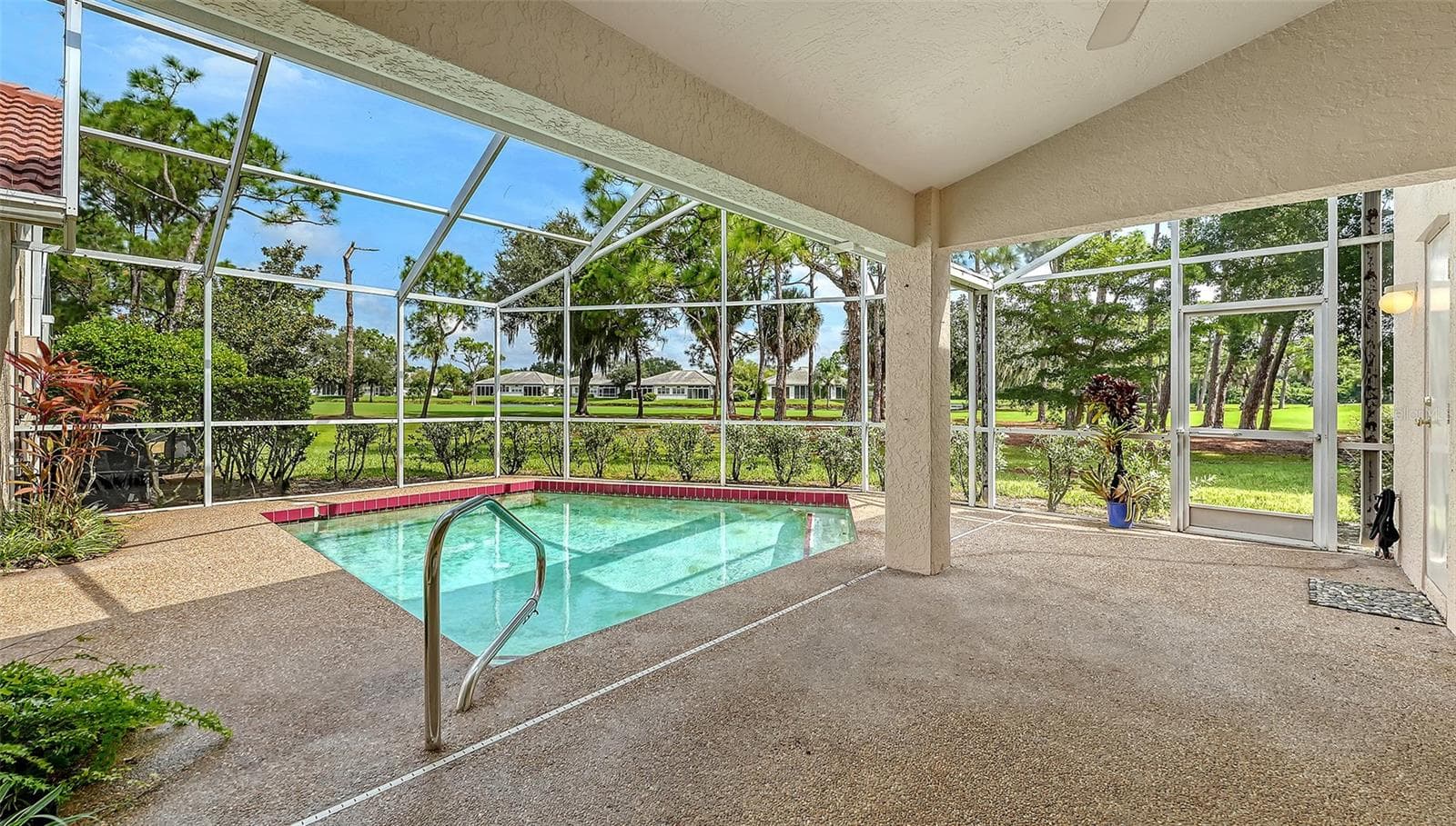 Single Family Residence at 3944 LYNDHURST CT, SARASOTA, photo 4 of 41