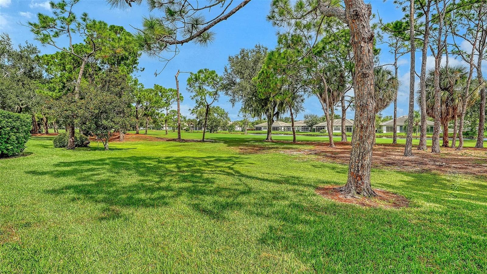 Single Family Residence at 3944 LYNDHURST CT, SARASOTA, photo 5 of 41