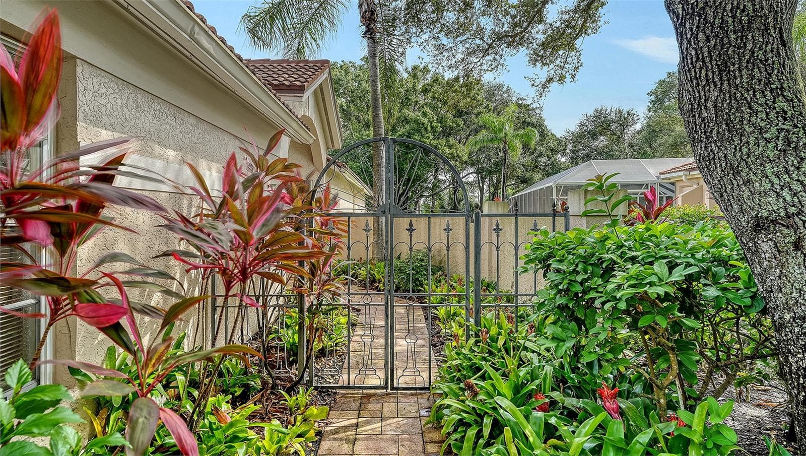 Single Family Residence at 3944 LYNDHURST CT, SARASOTA, photo 8 of 41